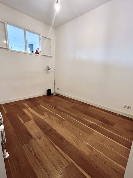 Image accompanying room listing