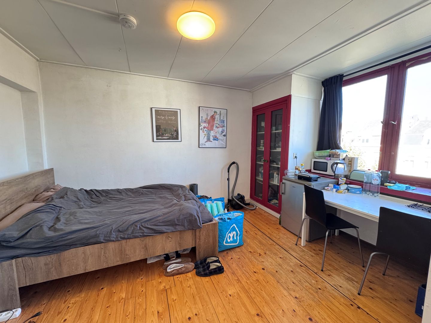 Image accompanying room listing