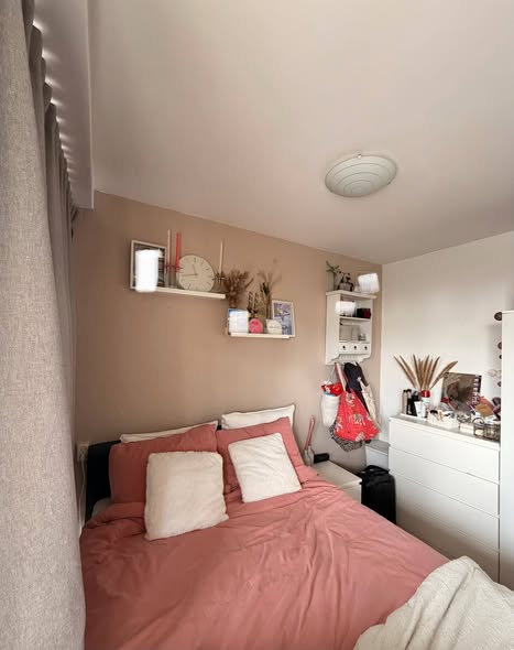 Image accompanying room listing