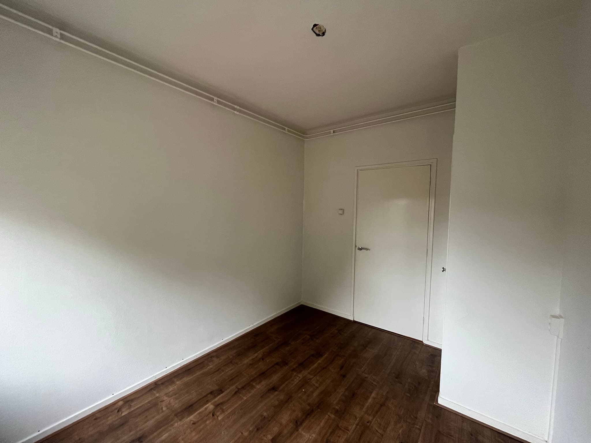 Image accompanying room listing
