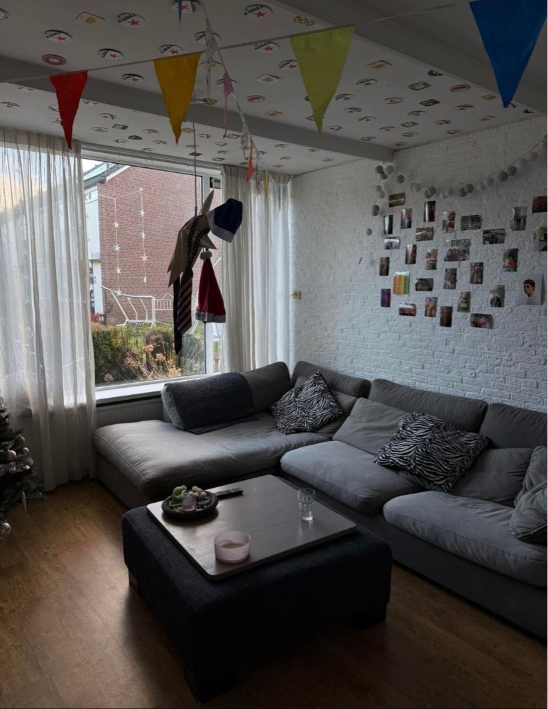 Image accompanying room listing