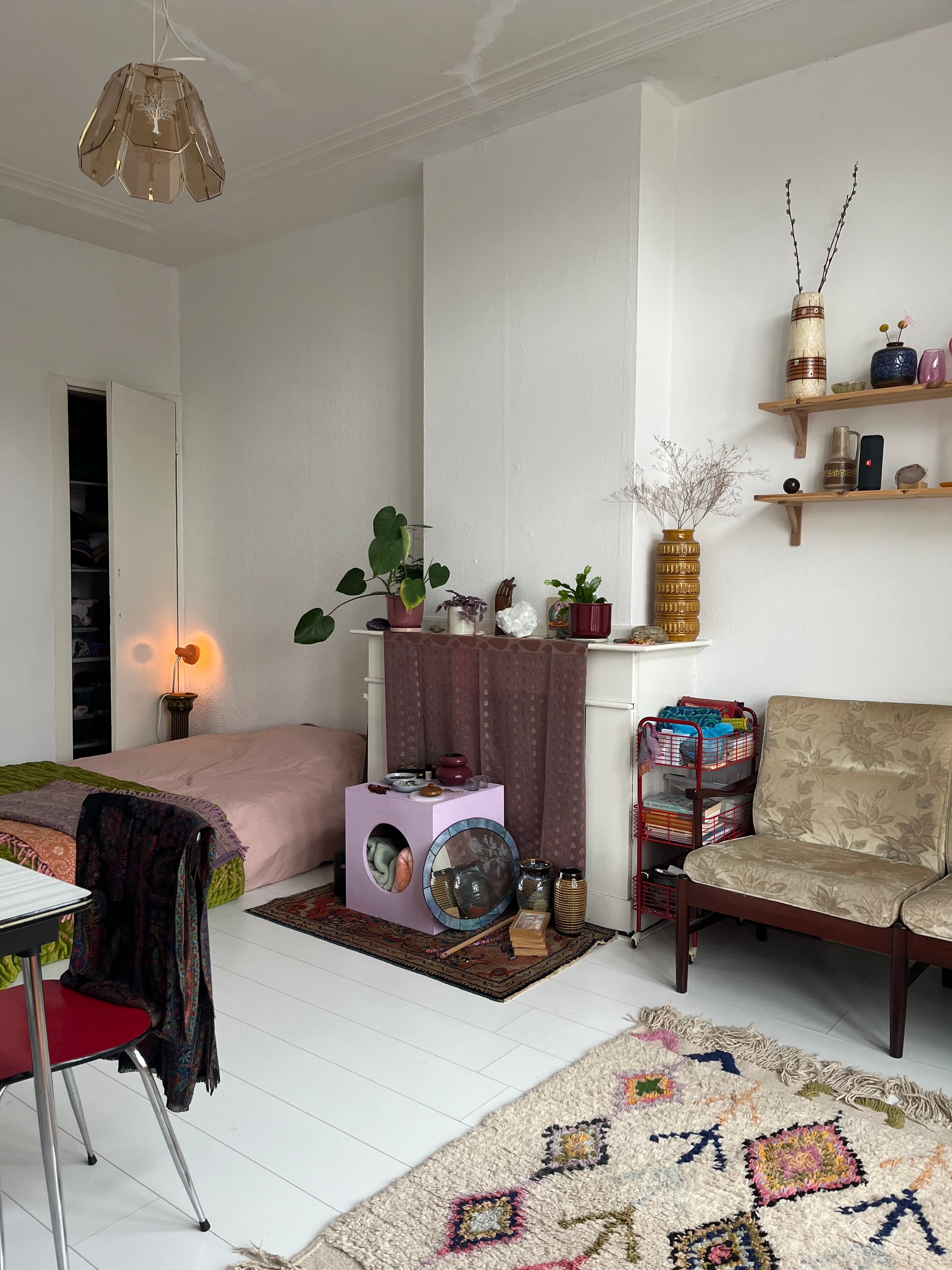 Image accompanying room listing