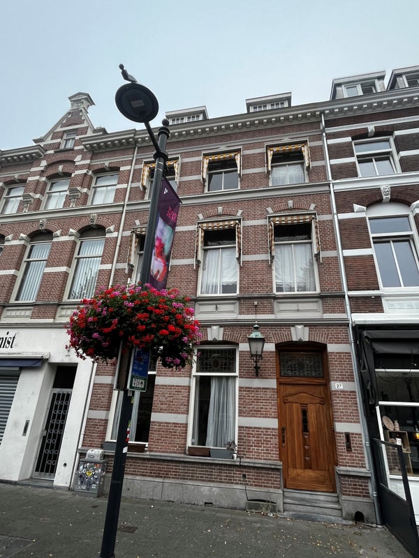 Image accompanying room listing