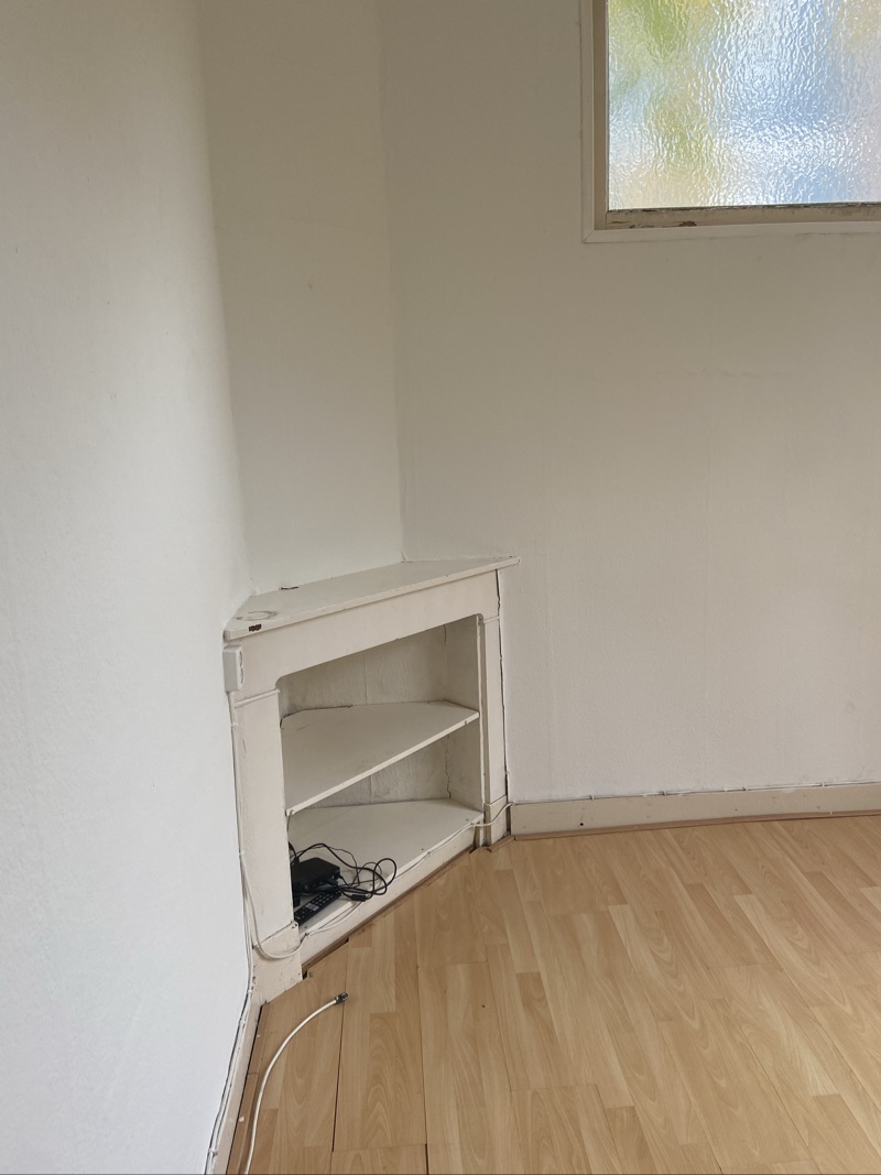 Image accompanying room listing