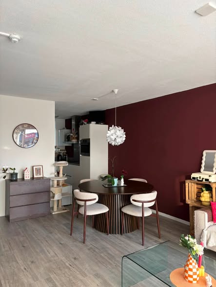 Image accompanying room listing