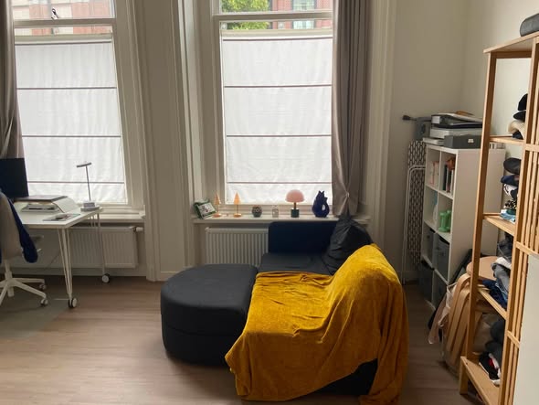 Image accompanying room listing