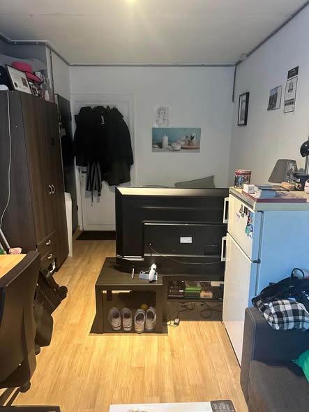 Image accompanying room listing