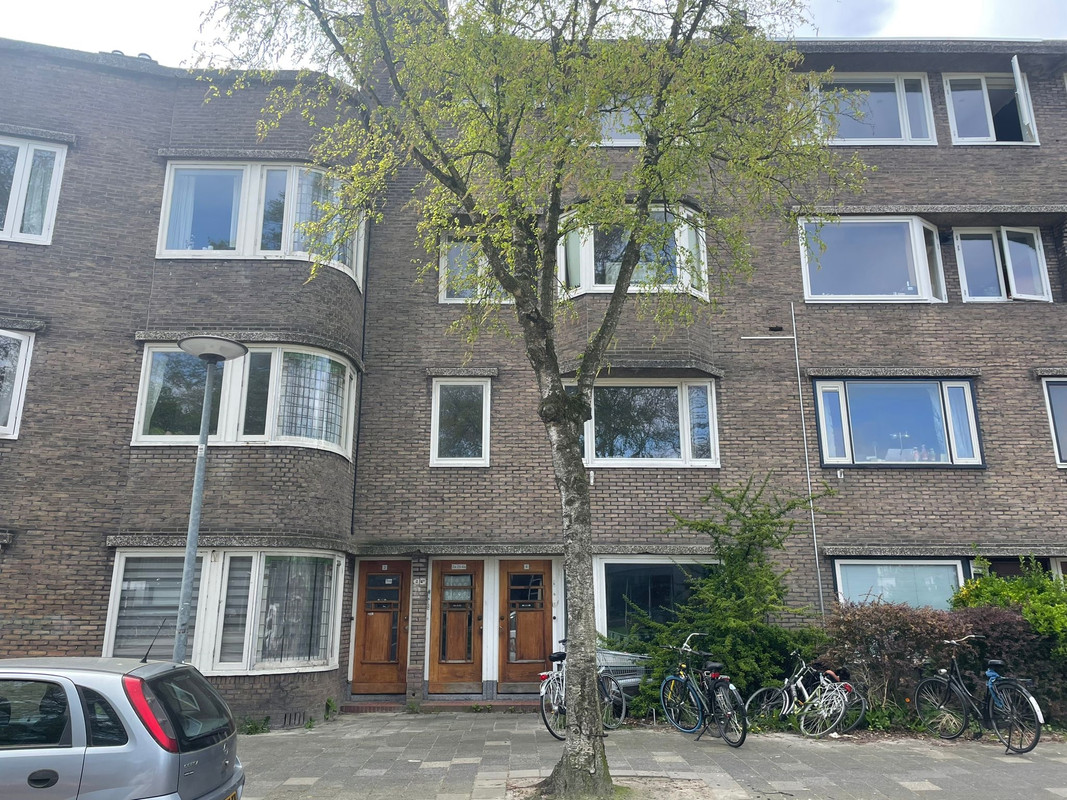 Image accompanying room listing