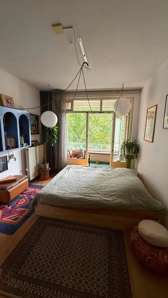 Image accompanying room listing