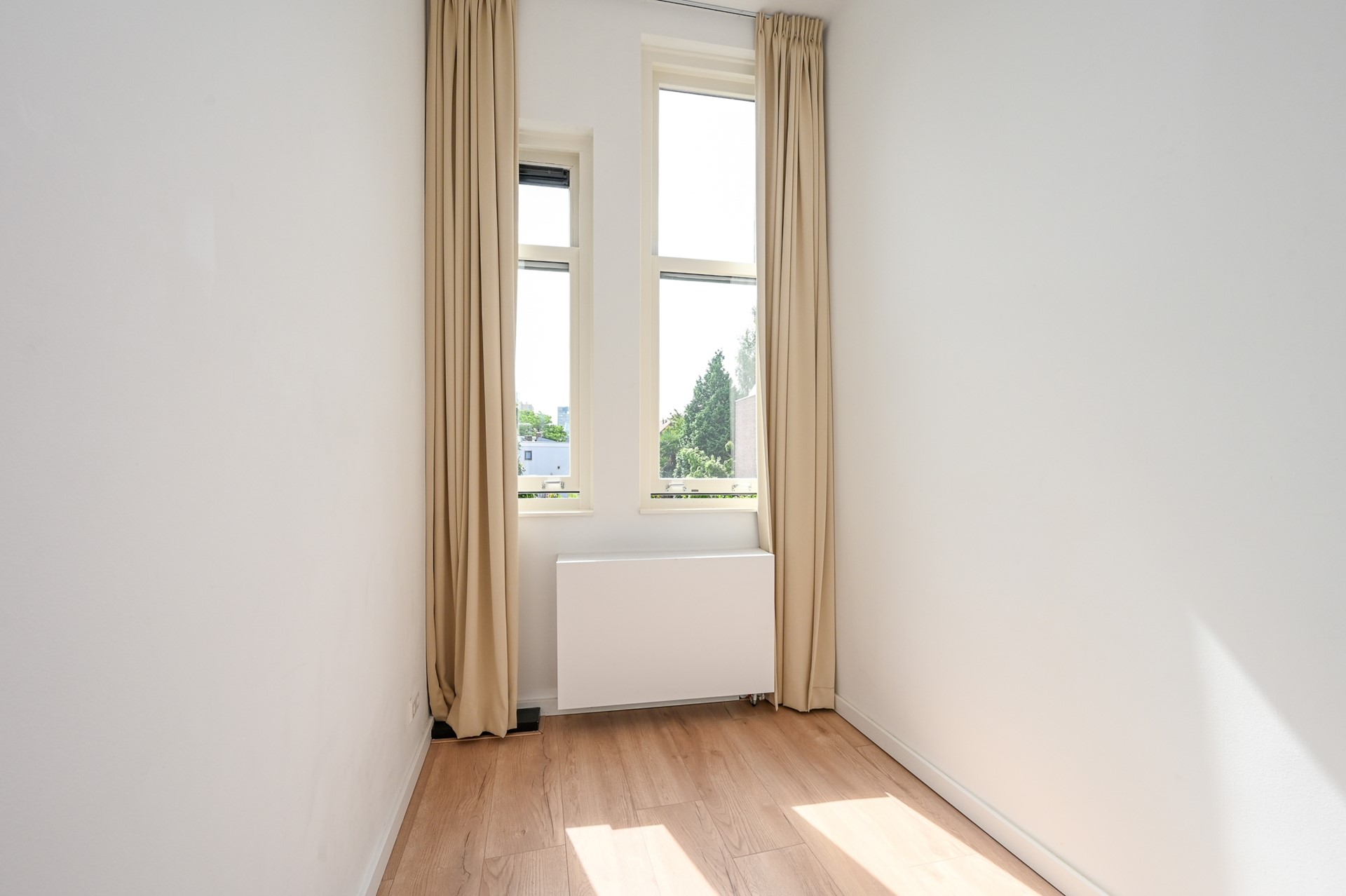 Image accompanying room listing