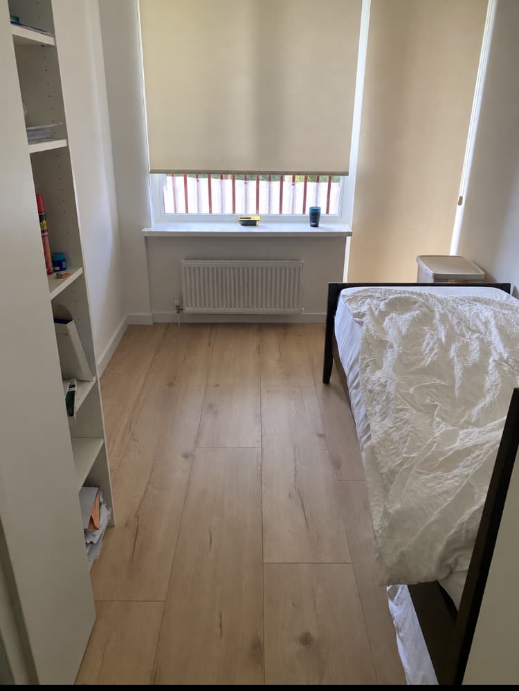 Image accompanying room listing
