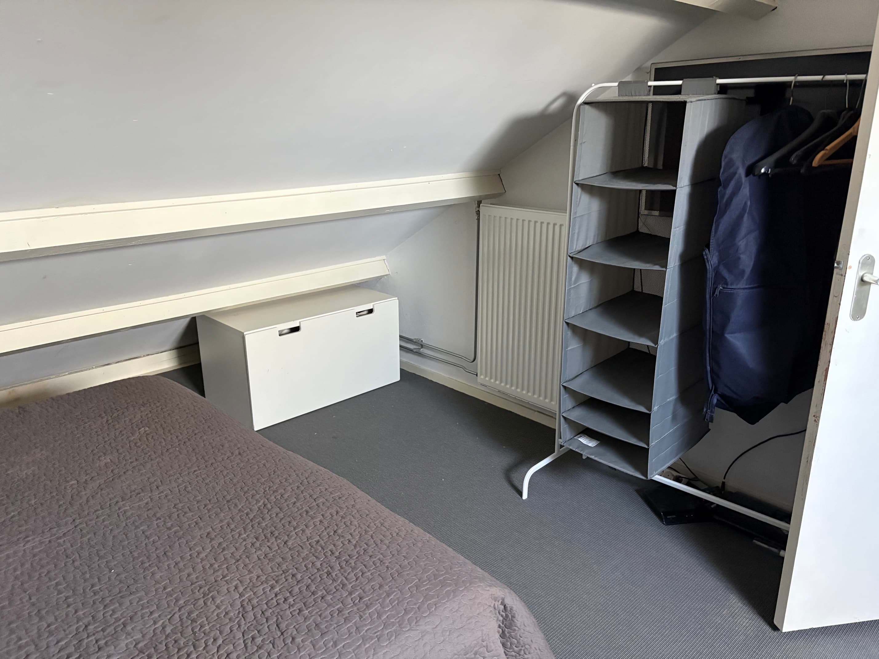 Image accompanying room listing