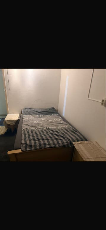 Image accompanying room listing