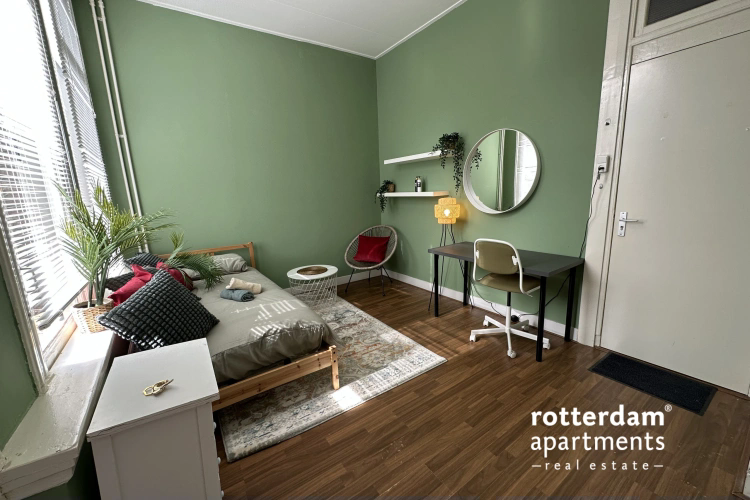 Image accompanying room listing