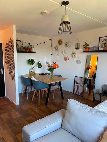 Image accompanying room listing