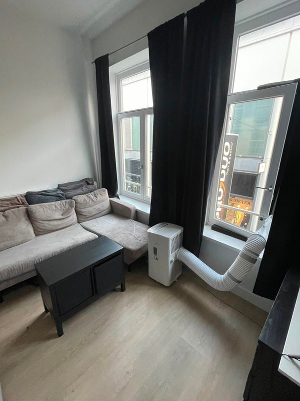 Image accompanying room listing