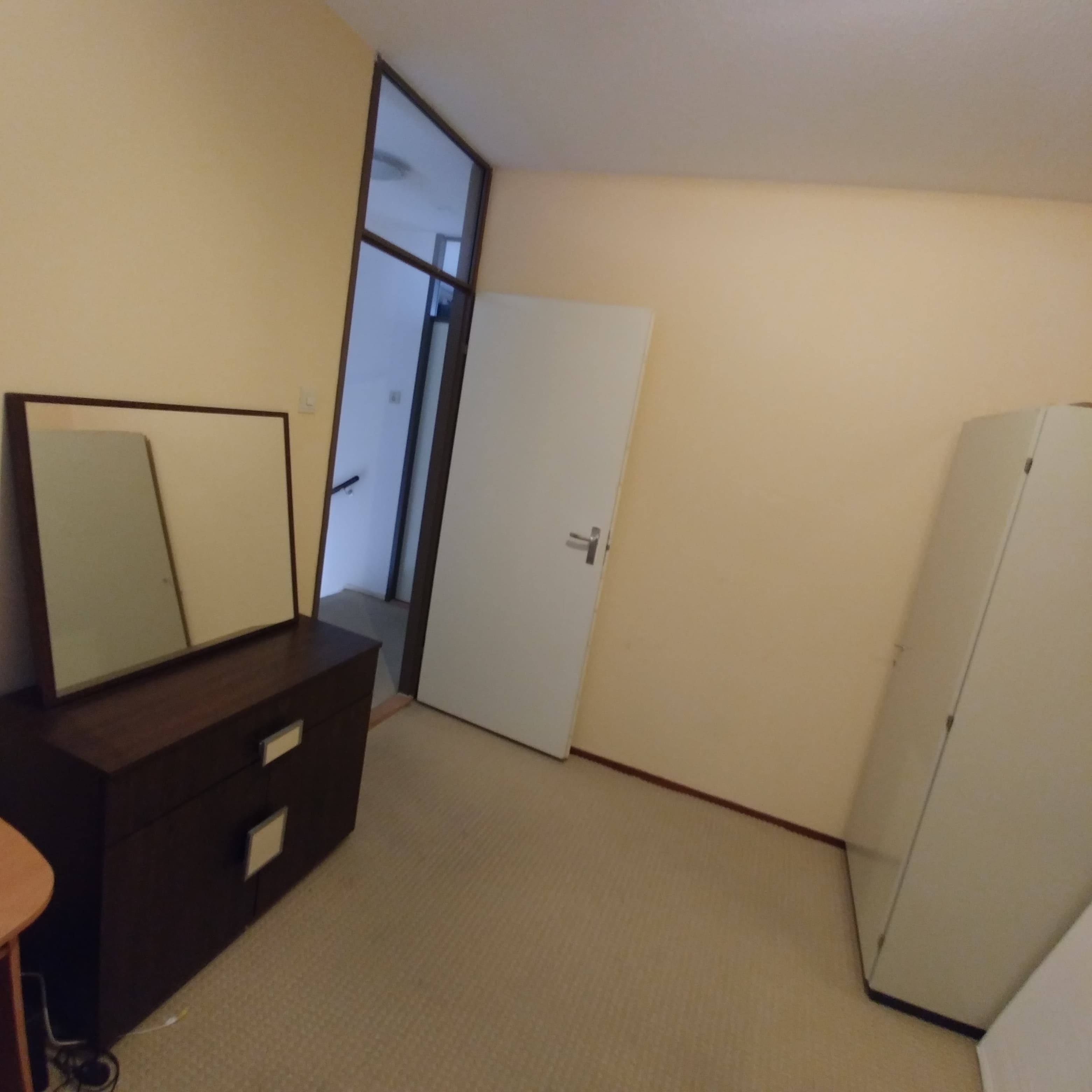 Image accompanying room listing