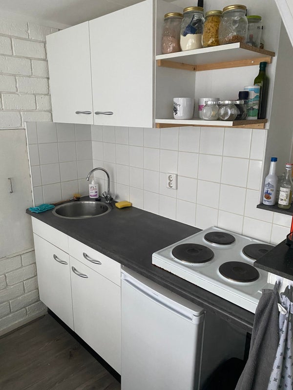 Image accompanying room listing