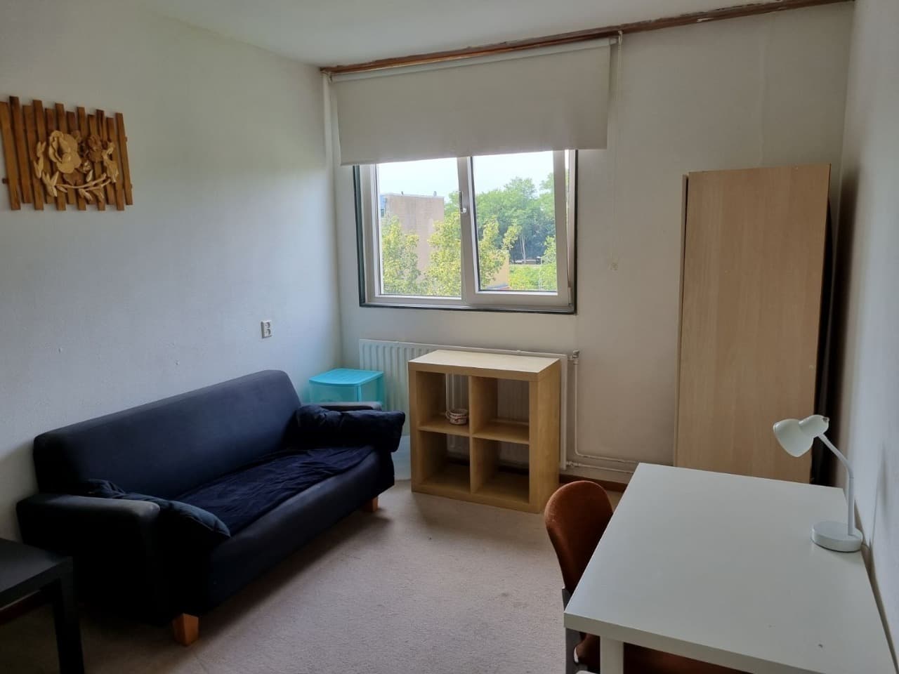 Image accompanying room listing