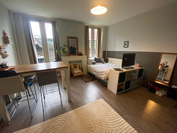 Image accompanying room listing