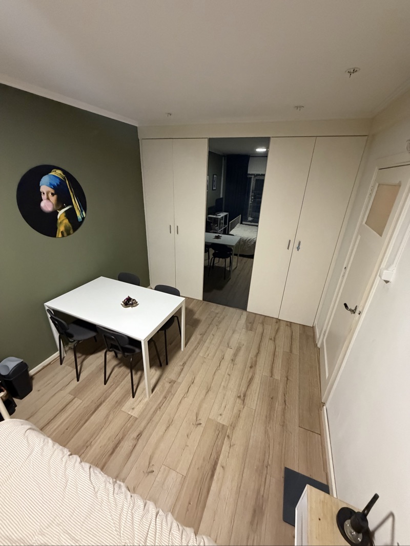 Image accompanying room listing