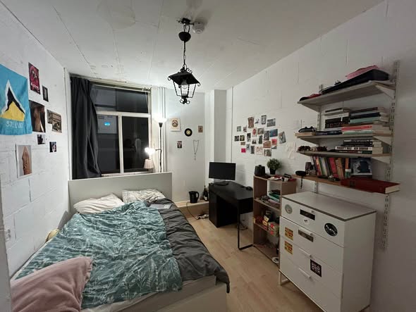Image accompanying room listing