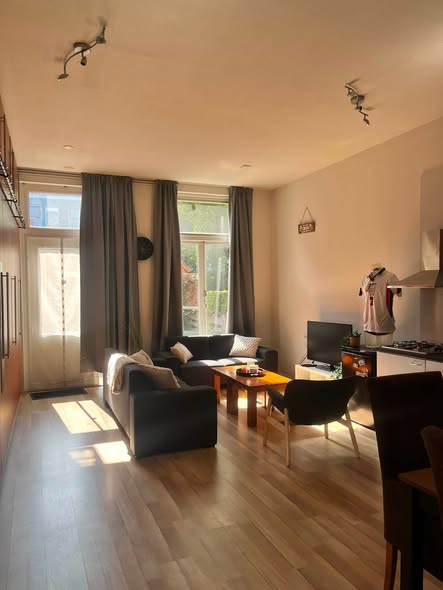 Image accompanying room listing