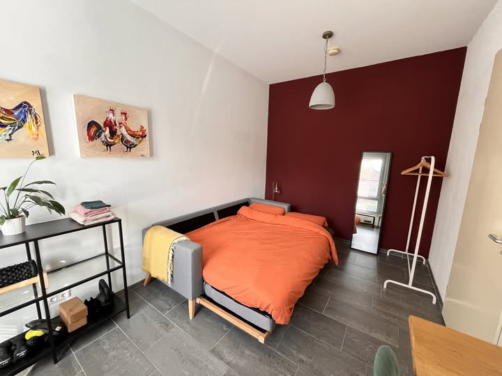 Image accompanying room listing
