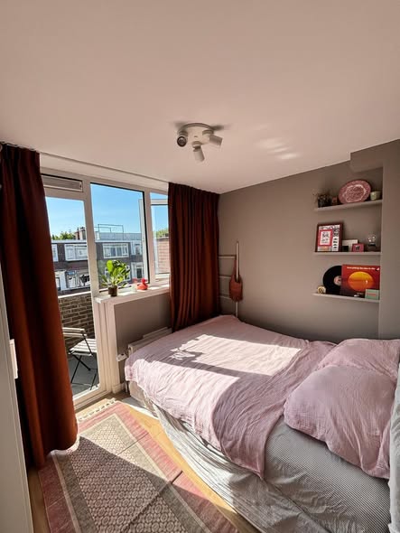 Image accompanying room listing