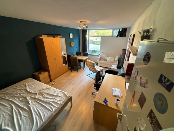 Image accompanying room listing