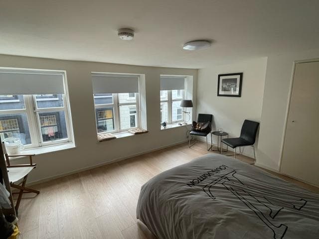 Image accompanying room listing