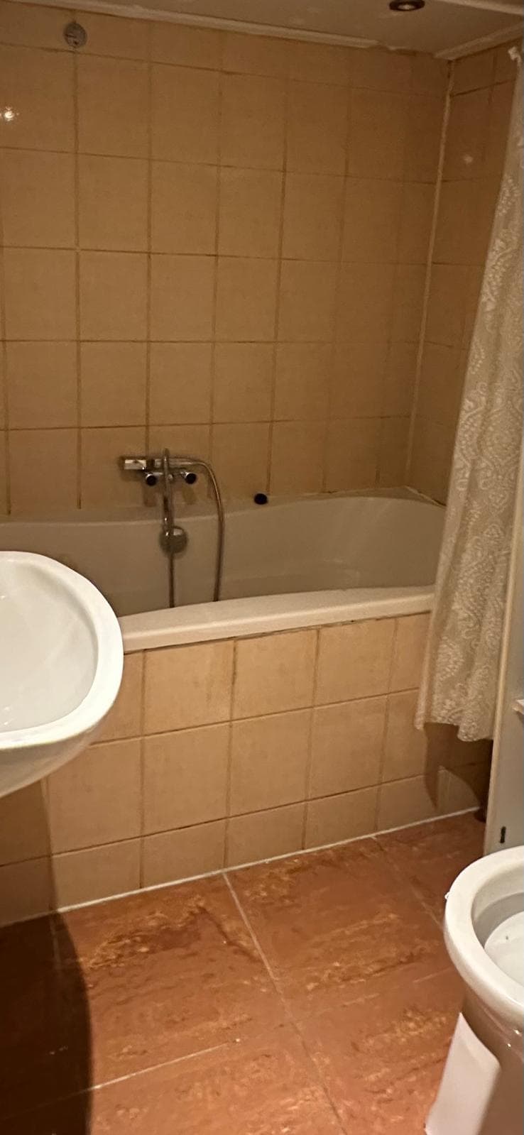 Image accompanying room listing