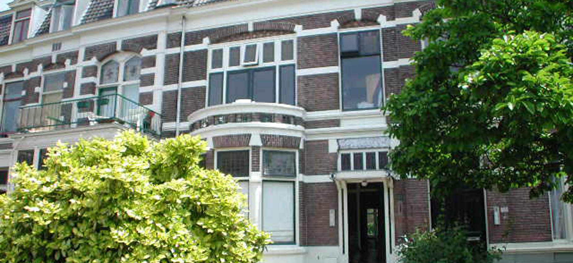 Image accompanying room listing