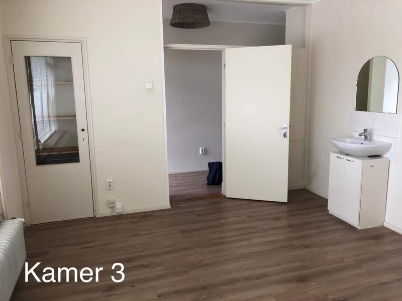 Image accompanying room listing
