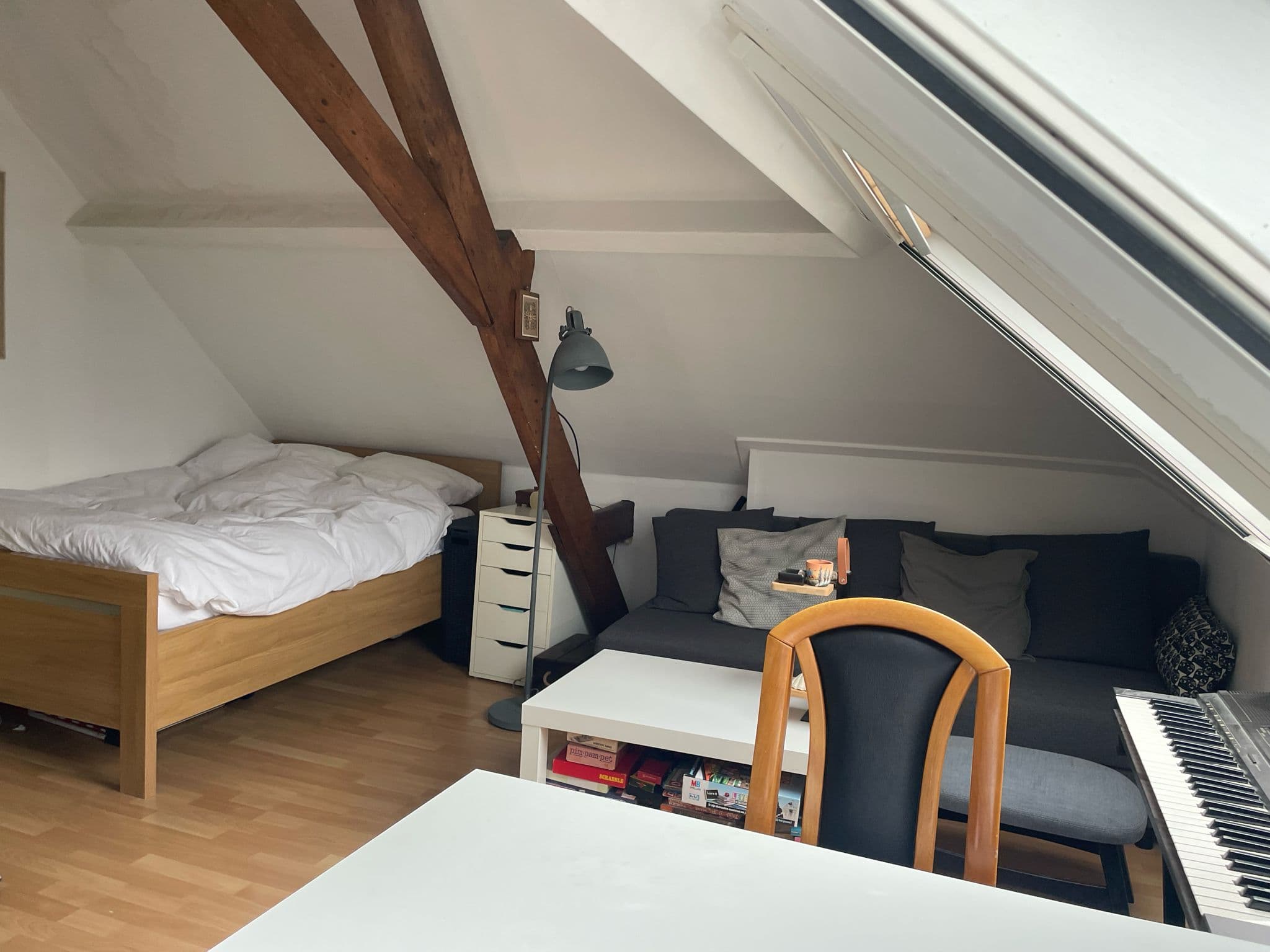 Image accompanying room listing