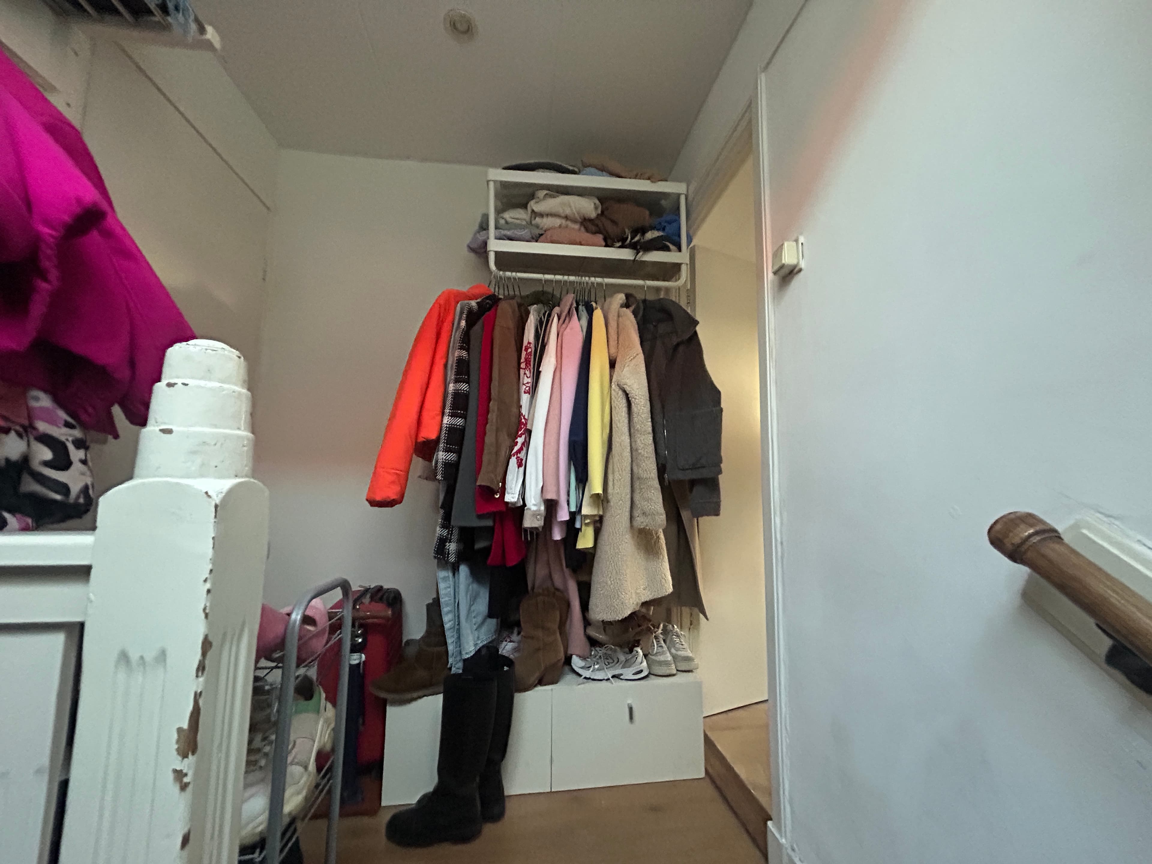 Image accompanying room listing