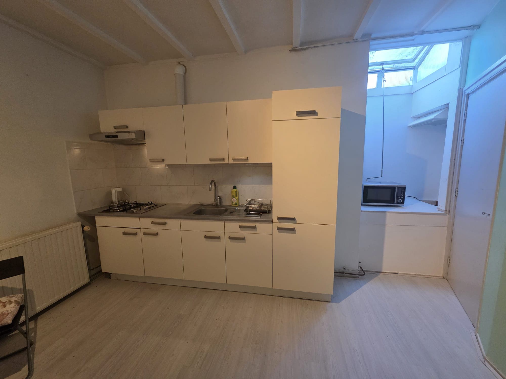 Image accompanying room listing