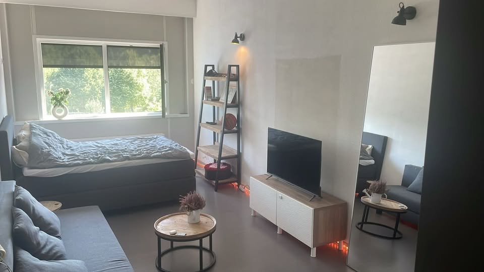 Image accompanying room listing