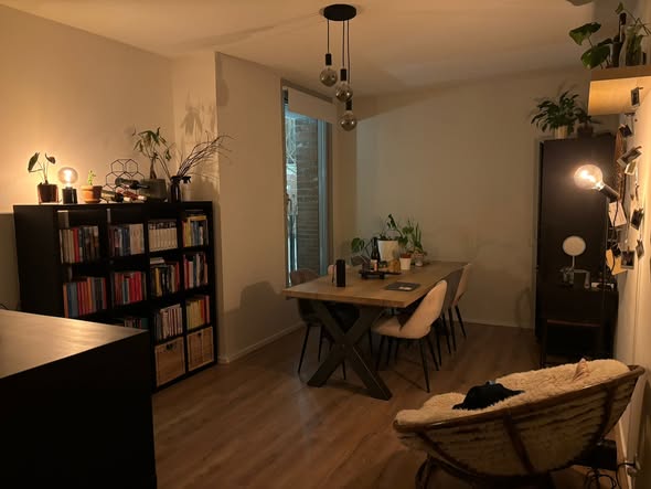 Image accompanying room listing
