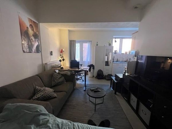 Image accompanying room listing