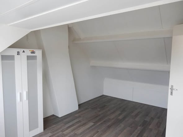 Image accompanying room listing