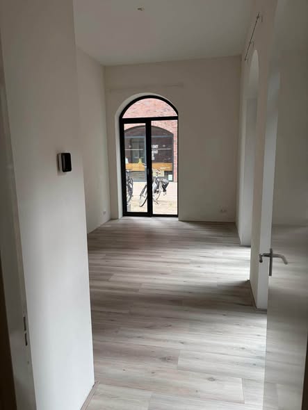 Image accompanying room listing
