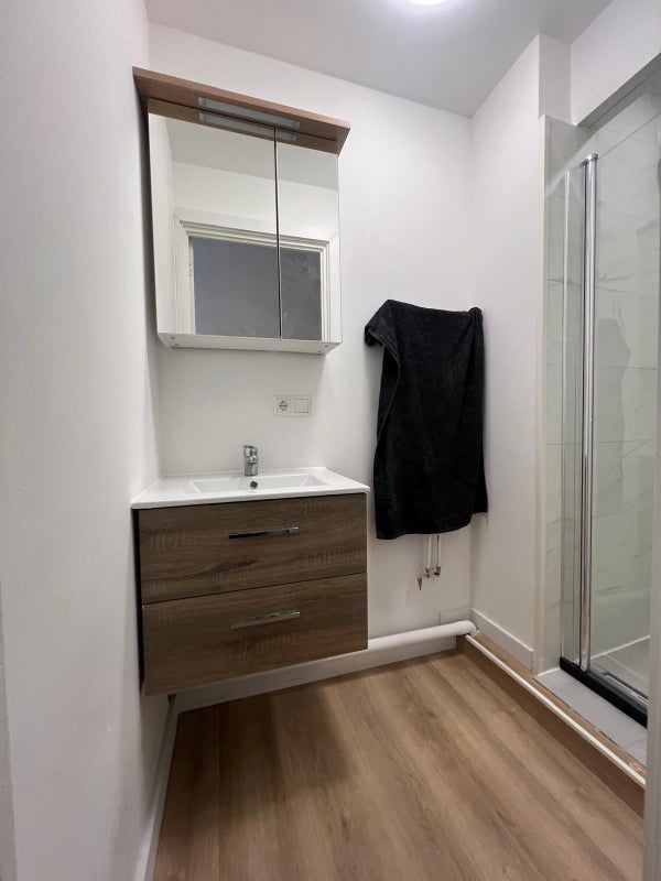 Image accompanying room listing