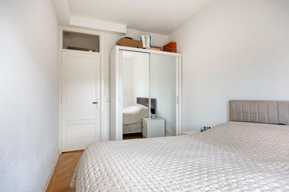 Image accompanying room listing