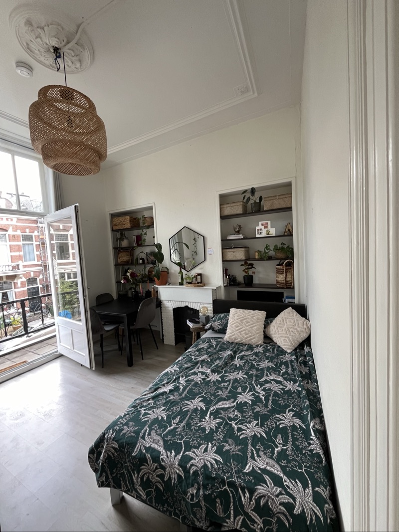 Image accompanying room listing