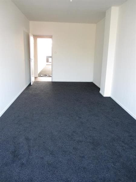 Image accompanying room listing