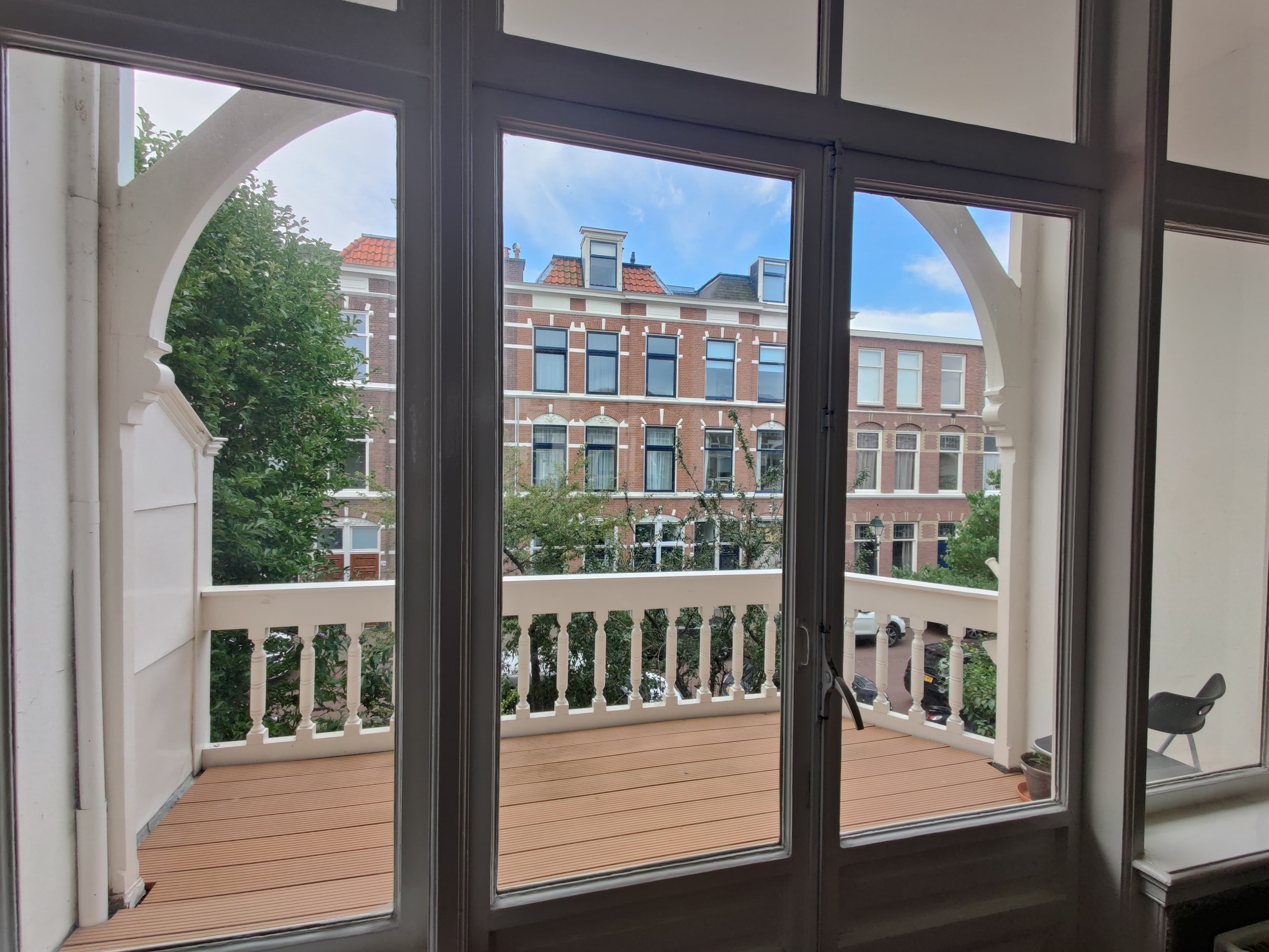 Image accompanying room listing