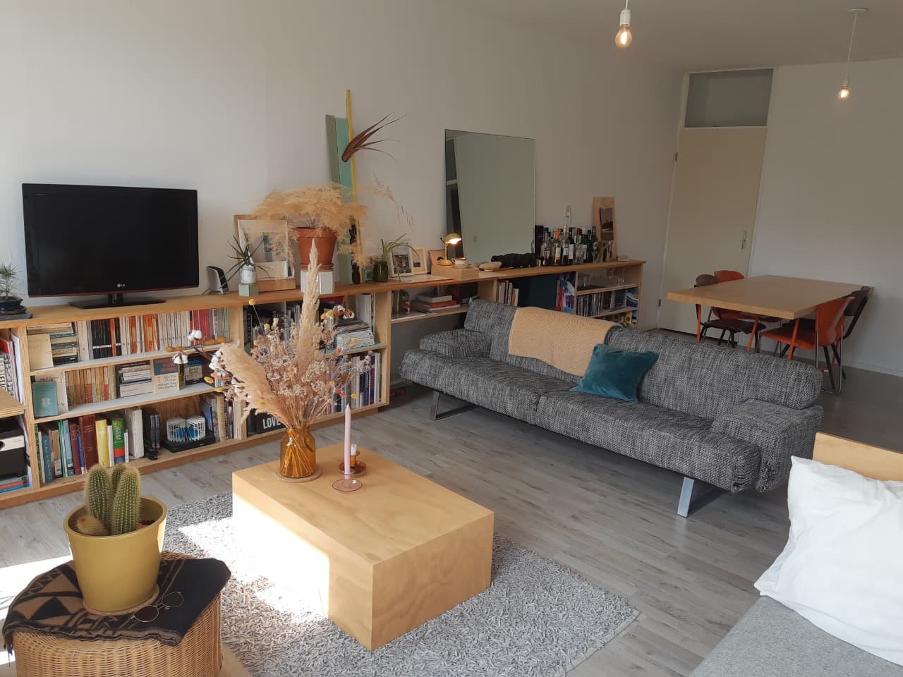 Image accompanying room listing