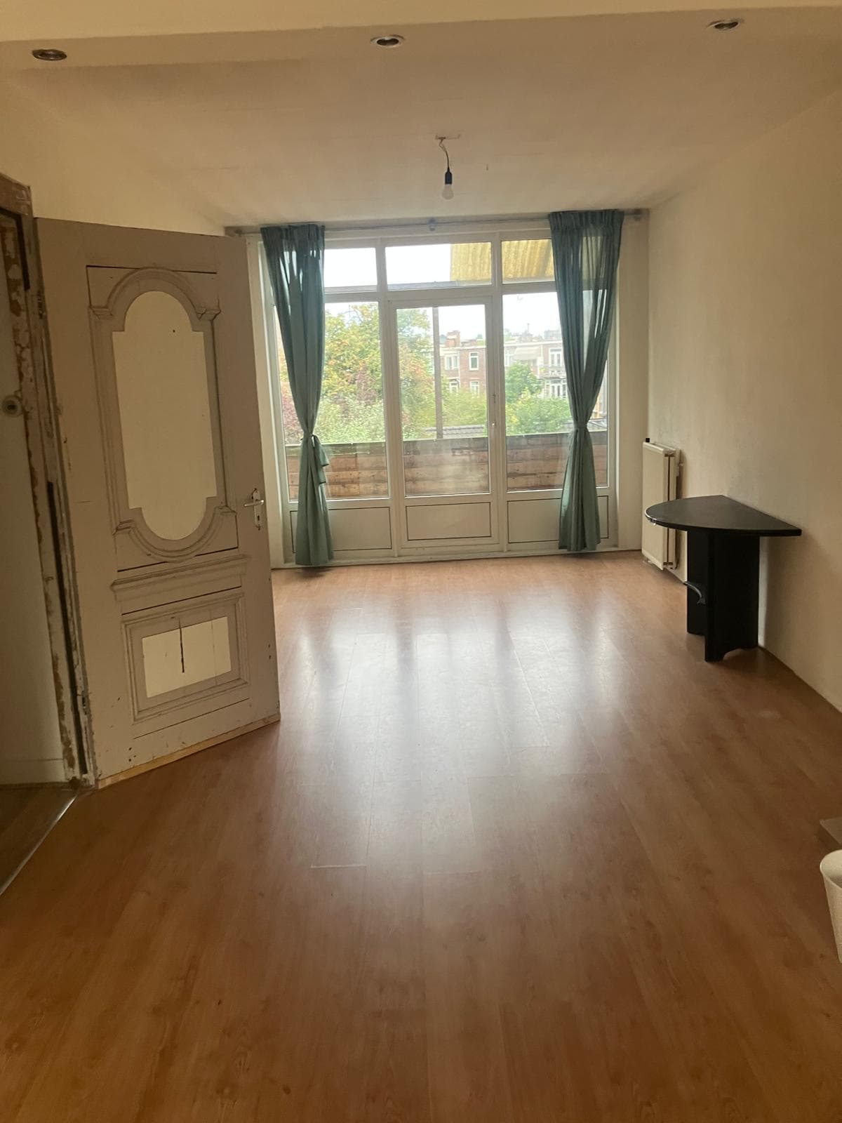 Image accompanying room listing