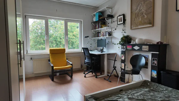 Image accompanying room listing